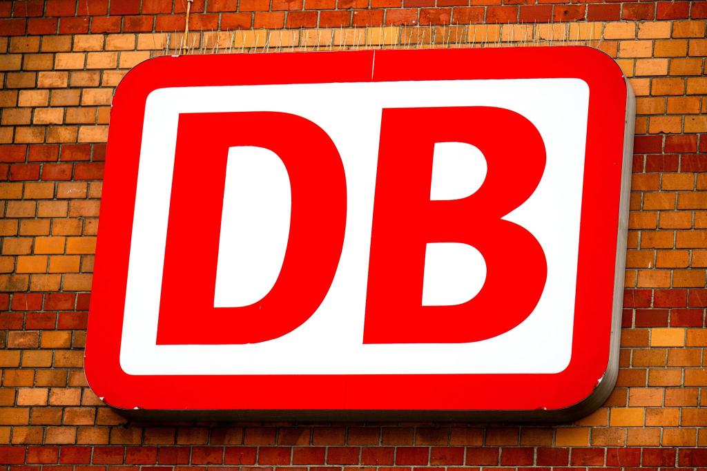 Die Deutsche Bahn will wieder pünktlicher werden. - Foto: Sina Schuldt/dpa
