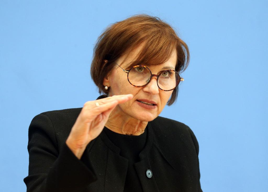 Bildungsministerin Bettina Stark-Watzinger fordert Universitäten zu konsequentem Vorgehen gegen Antisemitismus auf. - Foto: Wolfgang Kumm/dpa
