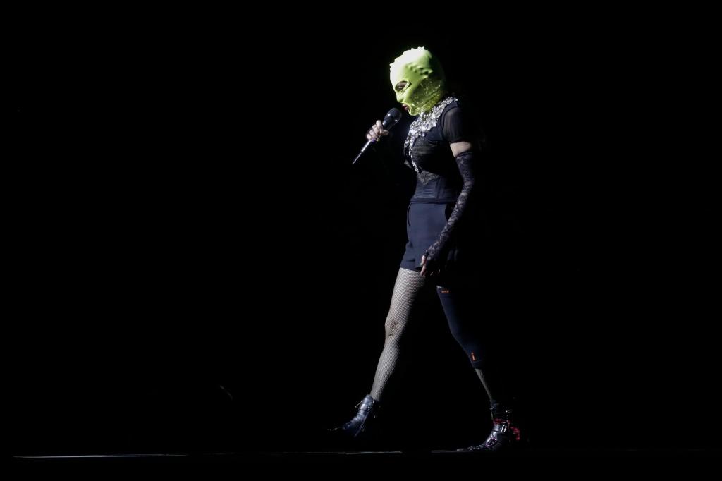 Die US-Sängerin Madonna wird ihre Tournee mit einem kostenlosen Konzert am Strand der Copacabana in Rio de Janeiro abschließen. - Foto: Bruna Prado/AP/dpa