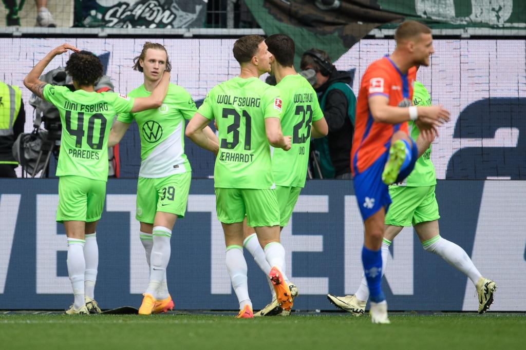 Wolfsburg holte sich im Heimspiel gegen Darmstadt die drei Punkte. - Foto: Swen Pförtner/dpa