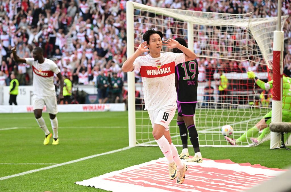 Torschütze Wooyeong Jeong und der VfB feierten gegen die Bayern einen Sieg. - Foto: Bernd Weißbrod/dpa