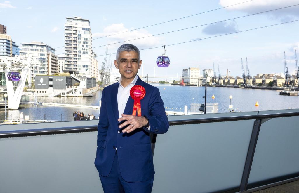 Der Labour-Politiker Sadiq Khan wird in der City Hall in London zum Bürgermeister von London wiedergewählt. - Foto: Jeff Moore/PA Wire/dpa