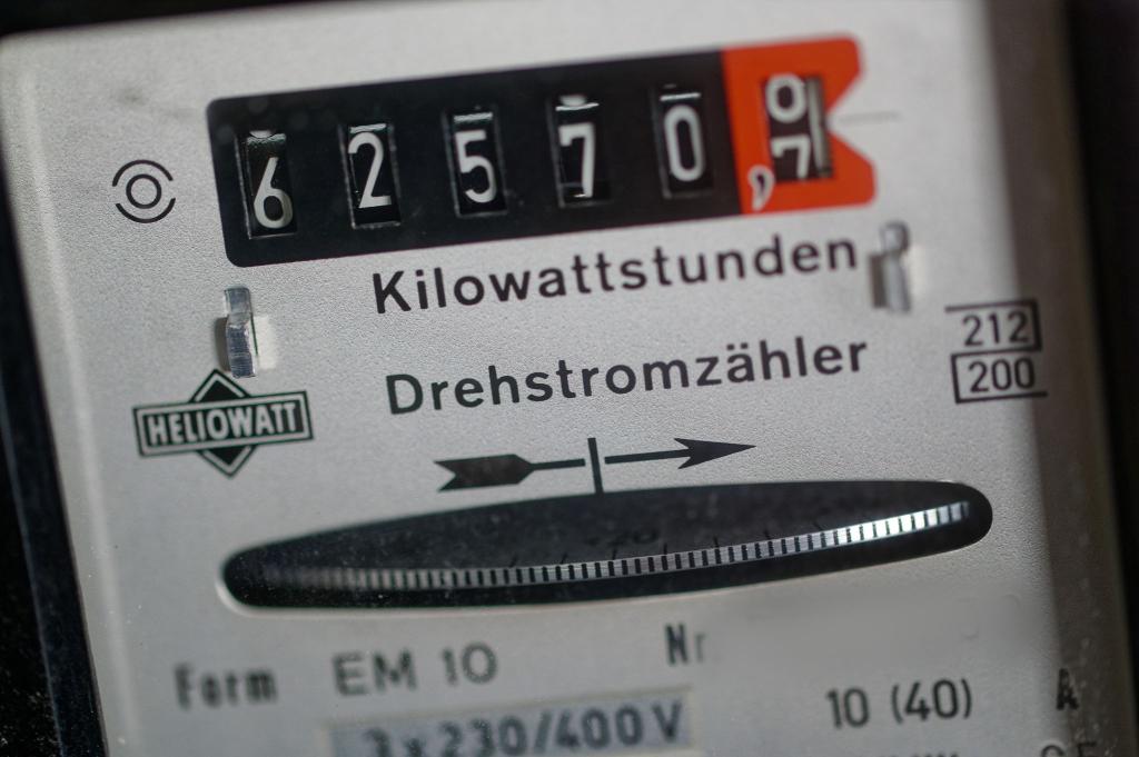 Je nach Bundesland müssen Bürgerinnen und Bürger einen unterschiedlich hohen Anteil ihres Einkommens für Strom und Gas aufwenden. - Foto: Henning Kaiser/dpa