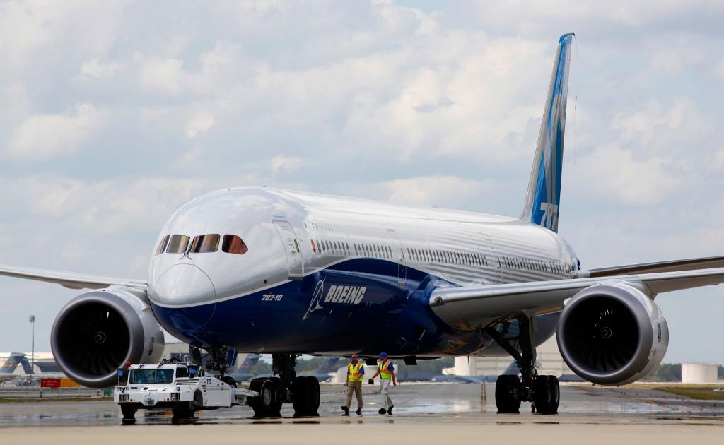 Ein Boeing-Mitarbeiter kritisiert, dass beim Bau vieler 787 «Dreamliner» zu hohe Spaltmaße zwischen den Rumpfteilen zugelassen worden seien. - Foto: Mic Smith/AP/dpa