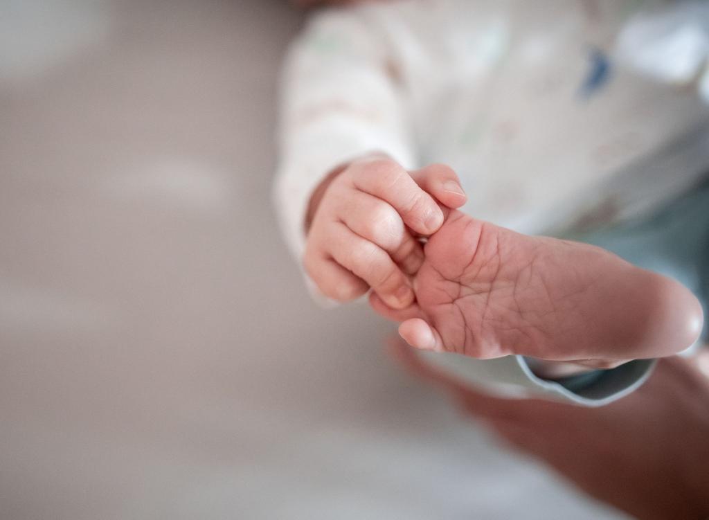 Welche Babynamen wurden 2023 besonders gerne vergeben? - Foto: Fabian Strauch/dpa
