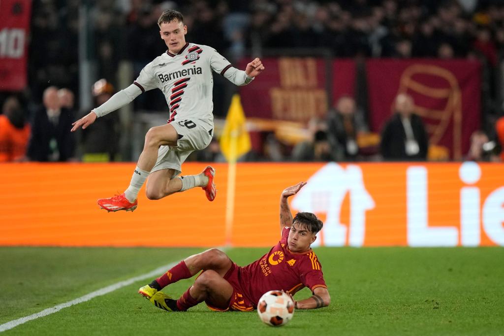 Florian Wirtz (l) und Co. gewannen das Hinspiel in Rom 2:0. - Foto: Andrew Medichini/AP/dpa