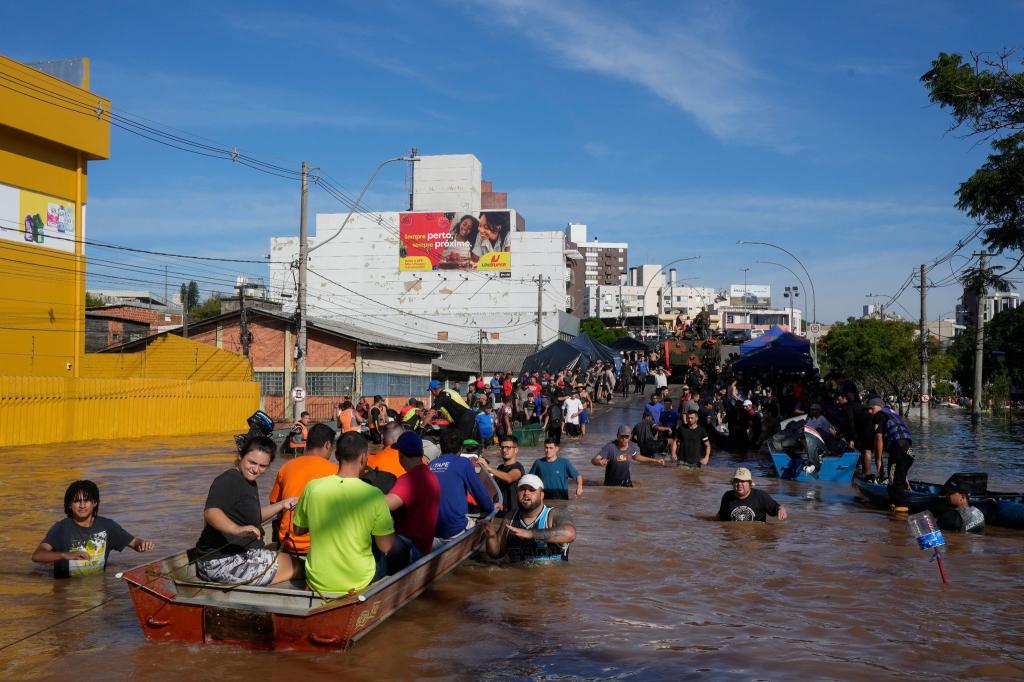 Von dem Hochwasser in Brasilien sind nach offiziellen Angaben etwa 850.000 Einwohner in 340 Ortschaften des Bundesstaates Rio Grande do Sul betroffen. - Foto: Andre Penner/AP