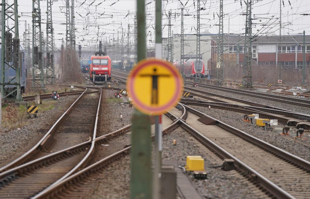 Das deutsche Schienennetz ist in keinem guten Zustand. - Foto: Marcus Brandt/dpa