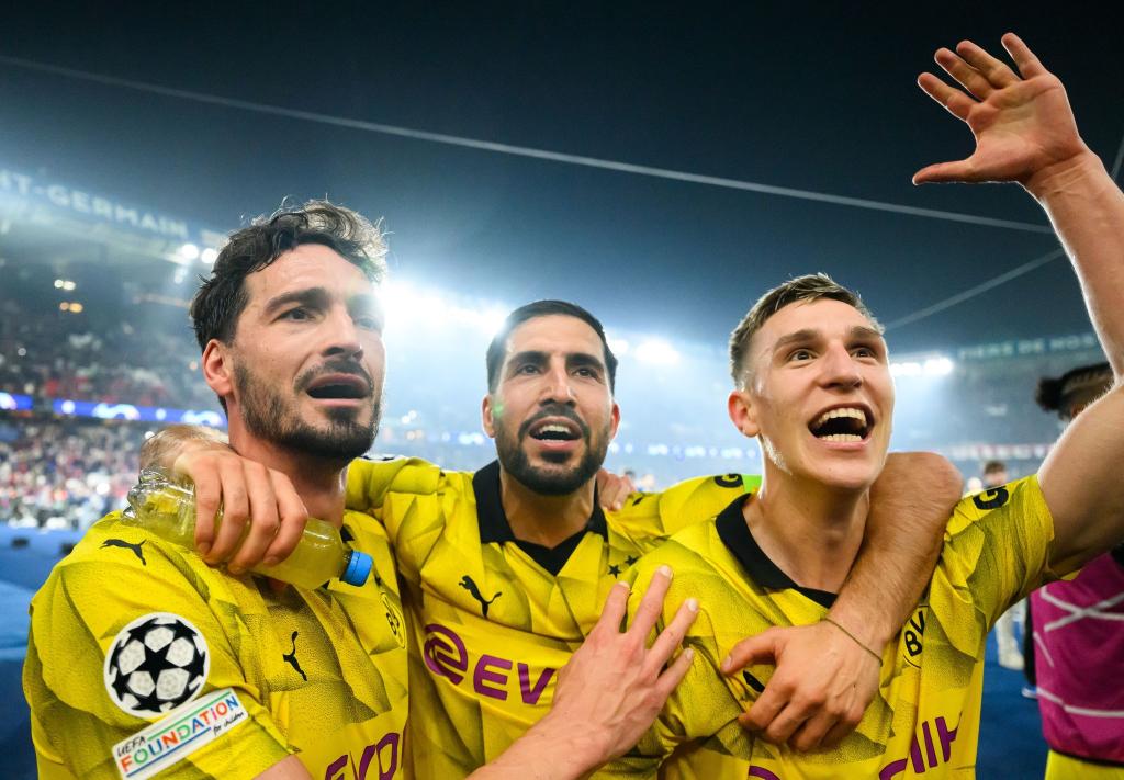 Treffen im Champions-League-Finale nun auf Real Madrid: Dortmunds Mats Hummels (l-r), Emre Can und Nico Schlotterbeck. - Foto: Robert Michael/dpa