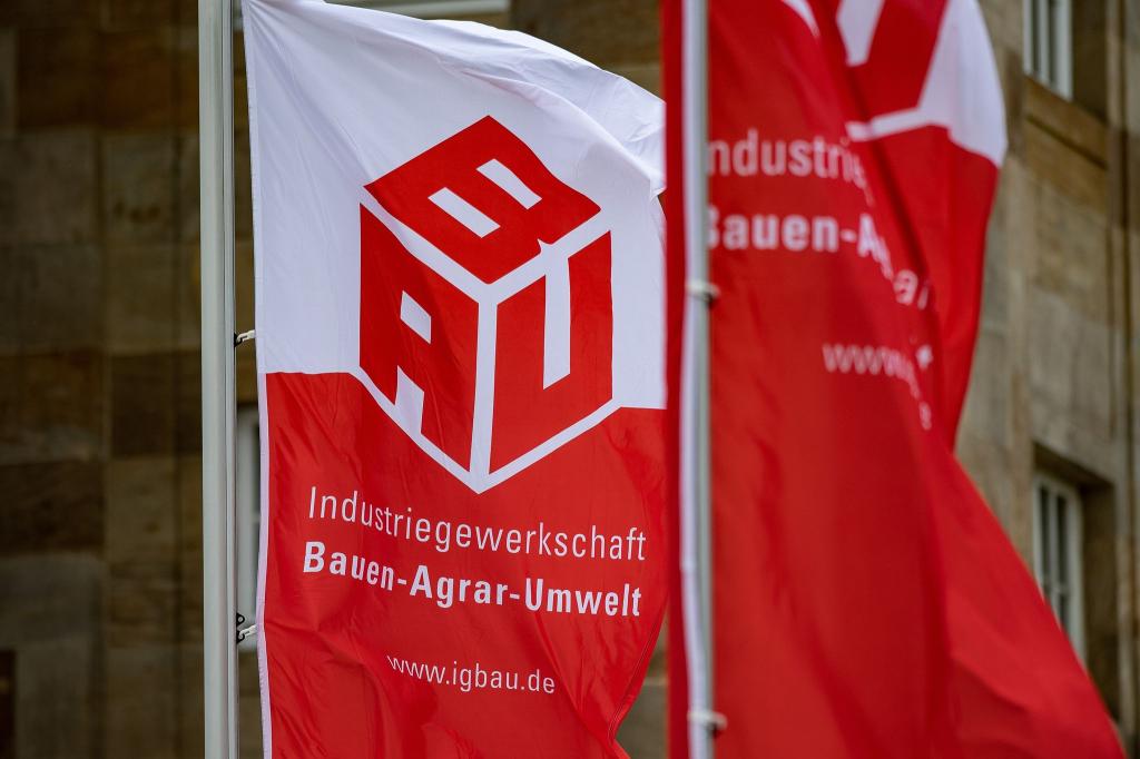 Die IG Bauen Agrar Umwelt hat Streiks angekündigt. - Foto: Swen Pförtner/dpa
