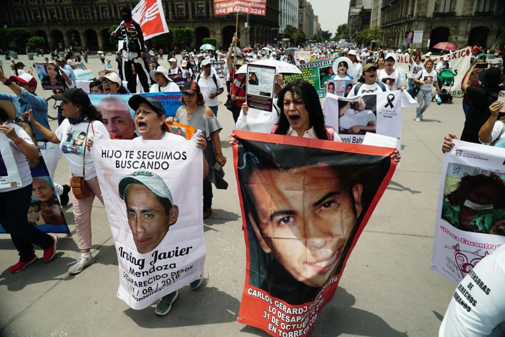 Nach offiziellen Angaben gelten in Mexiko rund 100.000 Menschen als verschwunden. Angehörige protestieren am Muttertag in Mexiko-Stadt gegen die gegen die schleppenden Ermittlungen zum Schicksal der Vermissten. - Foto: Jair Cabrera Torres/dpa