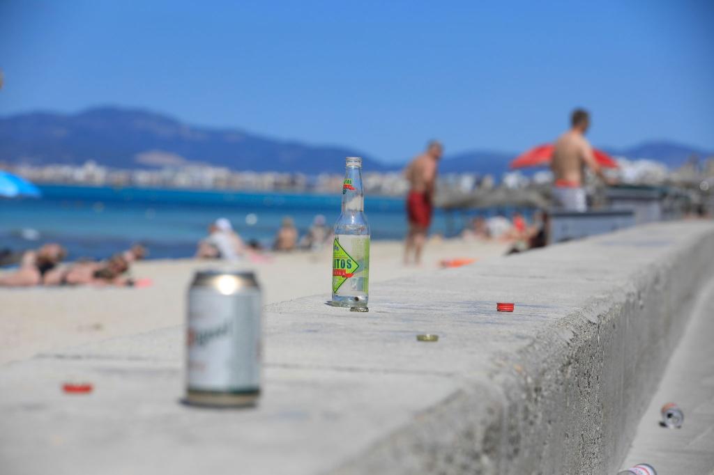 Auch ein Teil der Urlaubsinsel Mallorca ist von dem Alkoholverbot betroffen. - Foto: Clara Margais/dpa