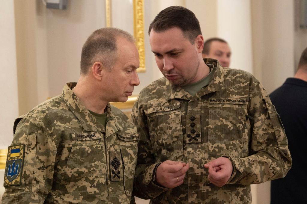 Olexander Syrskyj (l), Oberbefehlshaber der ukrainischen Streitkräfte, und Kyrylo Budanow, Chef des ukrainischen Militärgeheimdienstes HUR. - Foto: AP/dpa