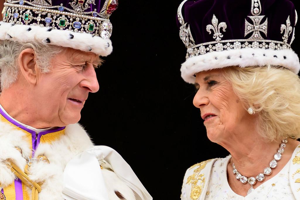 König Charles III. und Königin Camilla nach ihrer Krönung auf dem Balkon des Buckingham-Palastes. - Foto: Leon Neal/AP/dpa