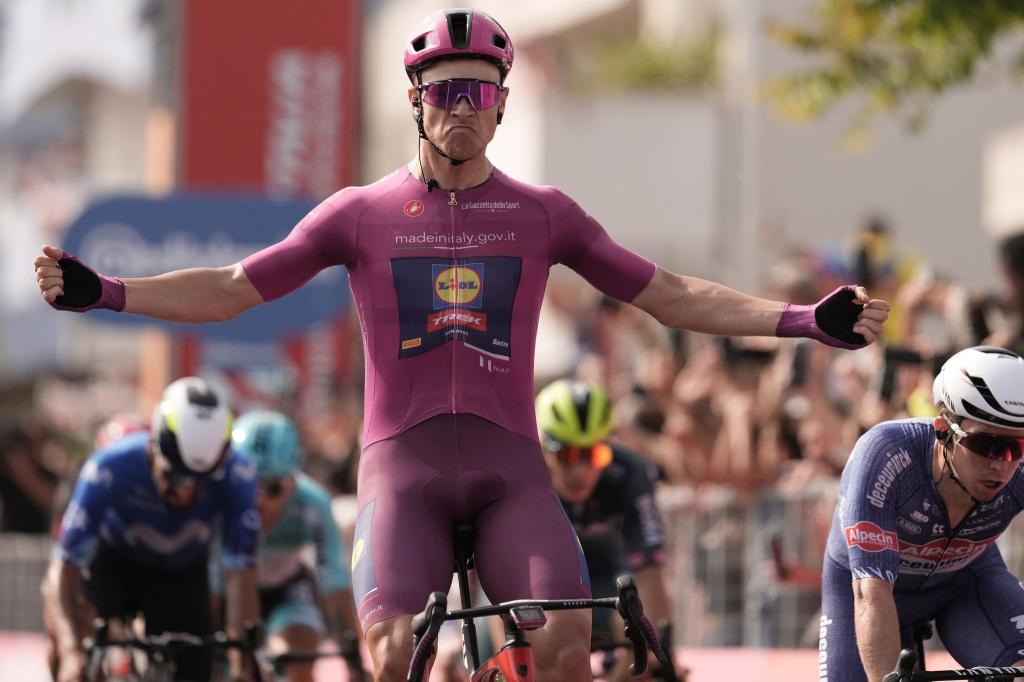 Feierte seinen zweiten Etappensieg beim Giro: Jonathan Milan. - Foto: Massimo Paolone/LaPresse/AP/dpa