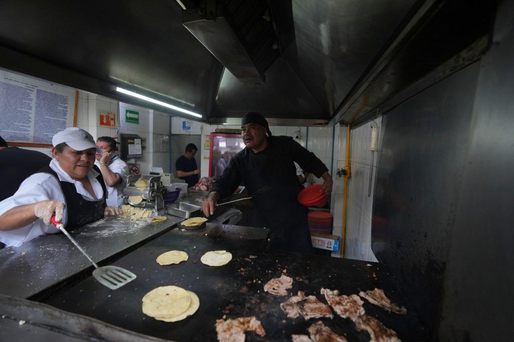 Tacos El Califa de León ist der erste Taco-Stand überhaupt, der einen Michelin-Stern des französischen Restaurantführers erhalten hat. - Foto: Fernando Llano/AP