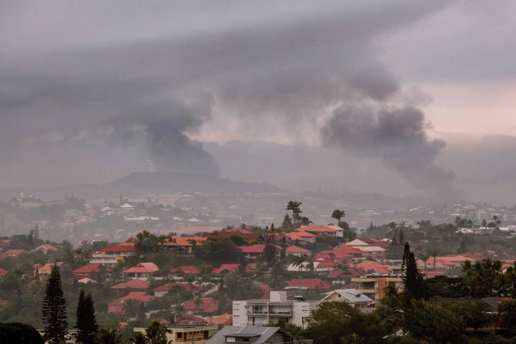 Seit Anfang der Woche setzen Unabhängigkeitsbefürworter in Neukaledonien immer wieder Geschäfte und Autos in Brand. - Foto: Delphine Mayeur/AFP/dpa