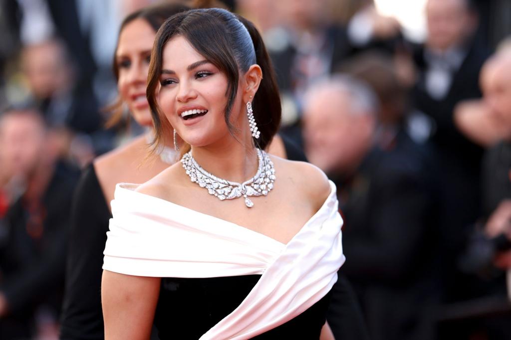 Selena Gomez bei der Premiere des Films «Emilia Perez» in Cannes. - Foto: Vianney Le Caer/Invision/AP/dpa