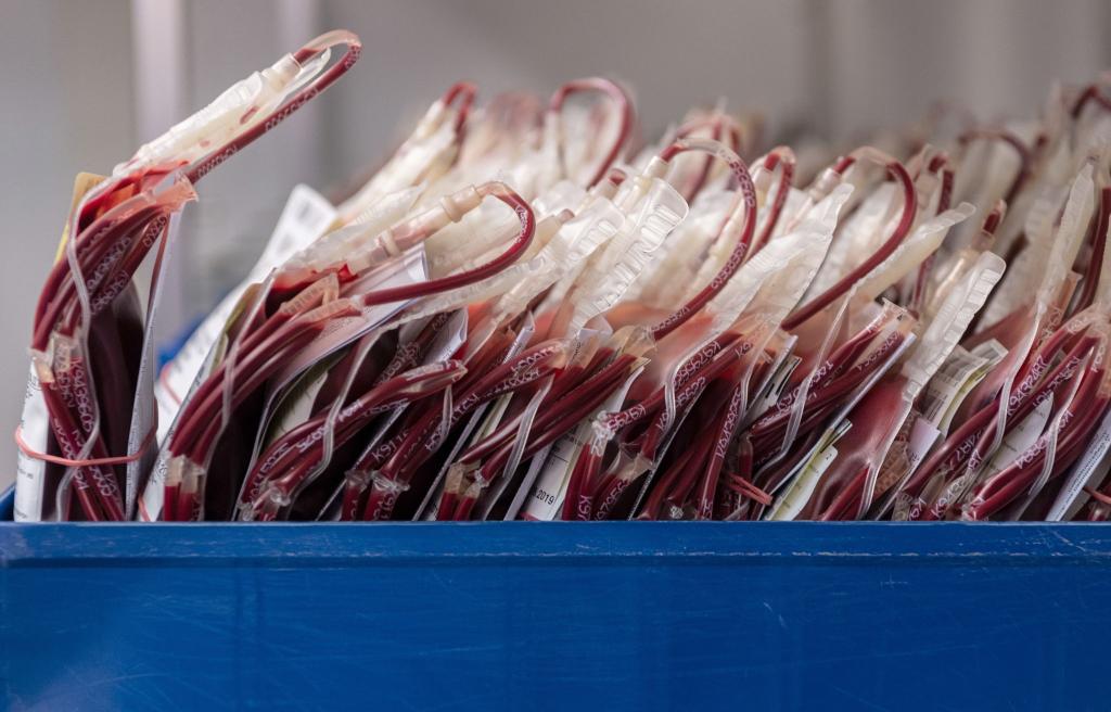 Der britishe Skandal um infizierte Blutkonserven sollte vertuscht werden. - Foto: Robert Michael/dpa