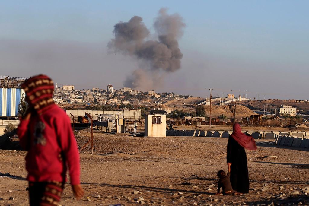 Rauch über Rafah: Israels Führung will nach eigenen Angaben die letzten dort vermuteten Bataillone der Hamas zerschlagen. - Foto: Ramez Habboub/AP