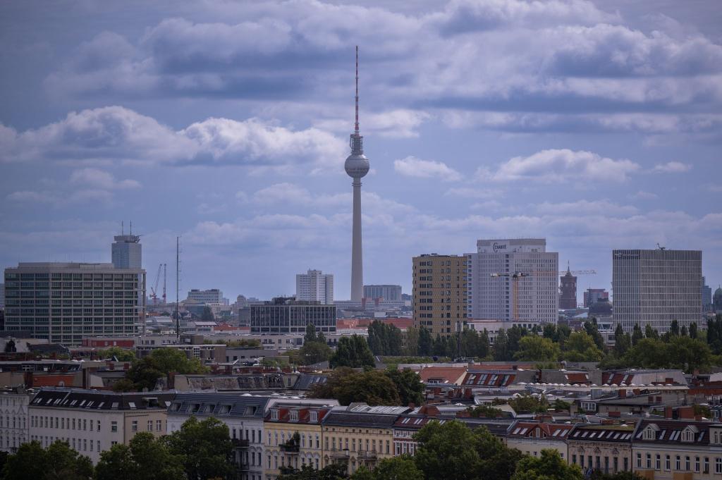 Berlin ist inzwischen die zweitteuerste Miet-Stadt Deutschlands. - Foto: Monika Skolimowska/dpa