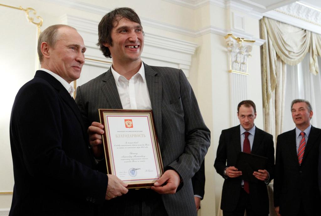Eishockey-Star Owetschkin unterstützt Kremlchef Putin politisch. - Foto: Sergei Karpukin/Reuters POOL/AP/dpa