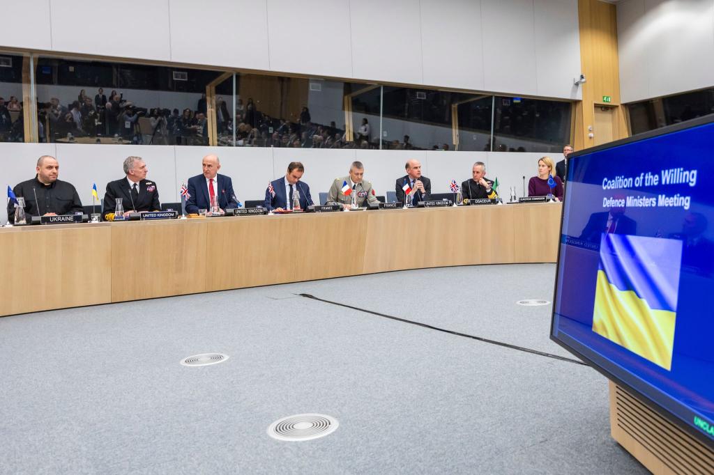 Zum ersten Mal tagt die «Koalition der Willigen» auf Ebene der Verteidigungsminister. - Foto: Geert Vanden Wijngaert/AP/dpa