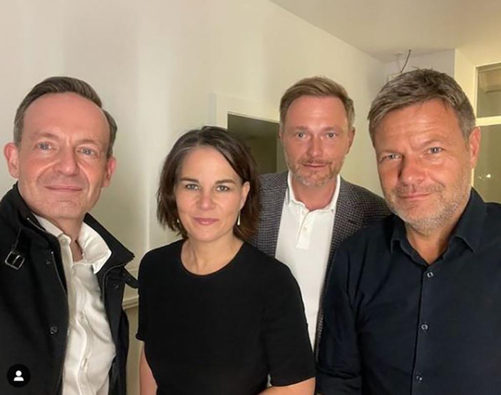 Es sah so cool aus und war doch Arbeit: Das Selfie der einstigen Gegner von Grünen und FDP bei der Bildung der Ampel-Koalition. (Archivbild) - Foto: Volker Wissing/FDP/instagram/dpa