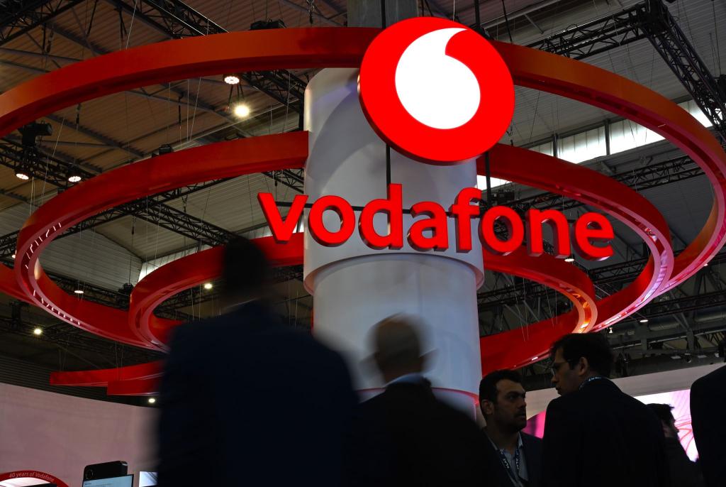 Das Logo von Vodafone bei einer Messe - hat die Firma ihren Wettbewerber 1&1 rechtswidrig behindert? - Foto: Wolf von Dewitz/dpa