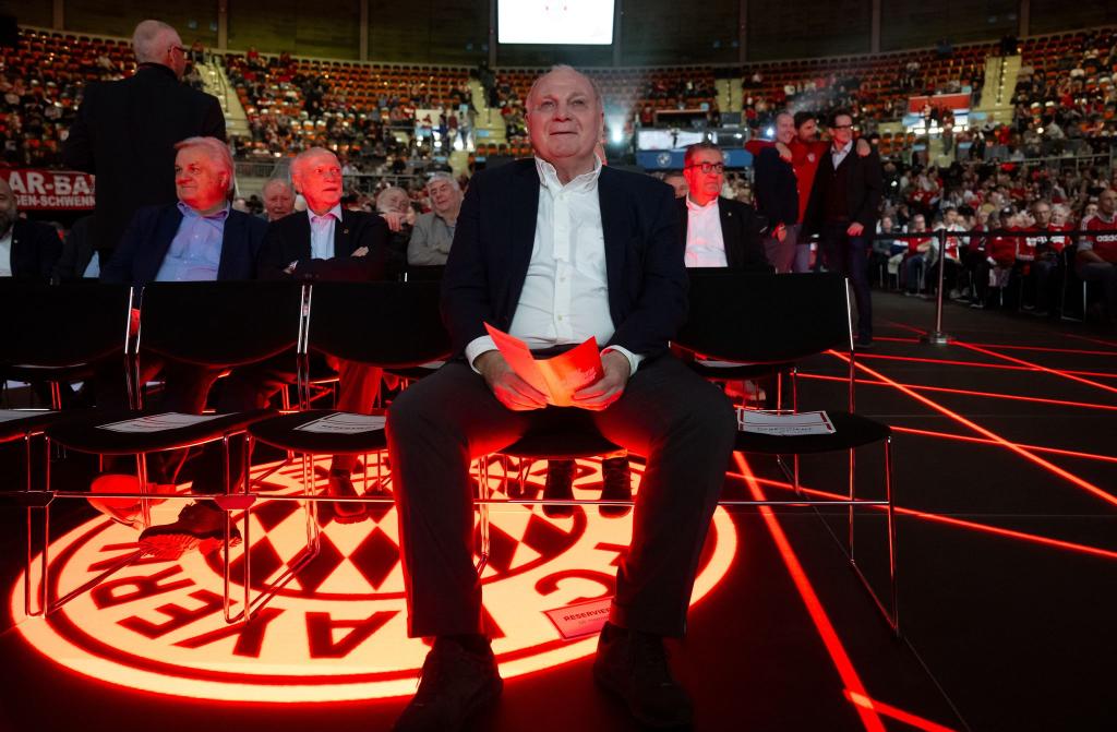 Laut Bayern Münchens Ehrenpräsident Uli Hoeneß ist ein Transfer von Florian Wirtz zum deutschen Rekordmeister derzeit ausgeschlossen. - Foto: Sven Hoppe/dpa