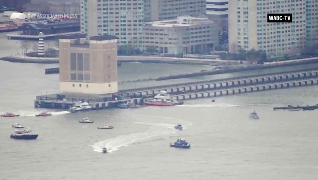 Die ersten Einsatzkräfte waren binnen Minuten vor Ort. - Foto: -/WABC-TV/AP/dpa