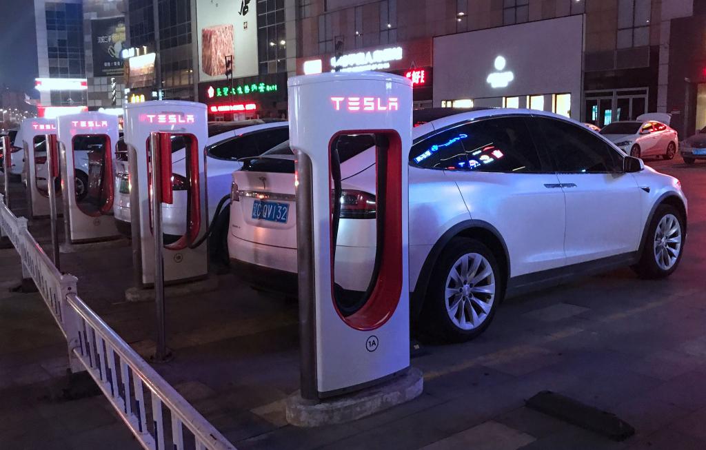 Die teuren Modelle S und X haben nur einen geringen Anteil am Tesla-Geschäft in China. (Archivbild) - Foto: Yan Bo/SIPA Asia via ZUMA Wire/dpa