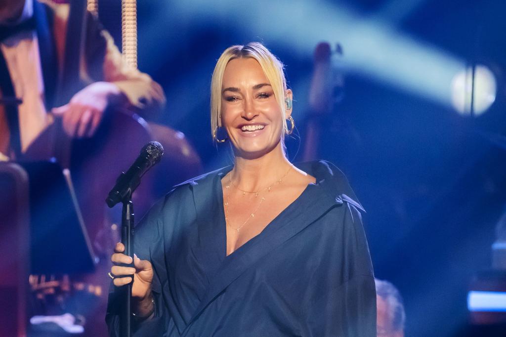Gute Laune gegen die aktuelle Griesgrämigkeit: Sarah Connor setzt in ihren neuen Liedern auf gute Stimmung - ein neues Album kommt im Mai. - Foto: Christoph Soeder/dpa