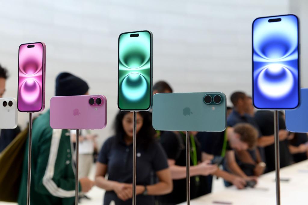 Von der Erleichterung profitiert besonders Apple: Die weitaus meisten iPhones und andere Geräte des Konzerns werden in China gebaut. (Archivbild) - Foto: Andrej Sokolow/dpa