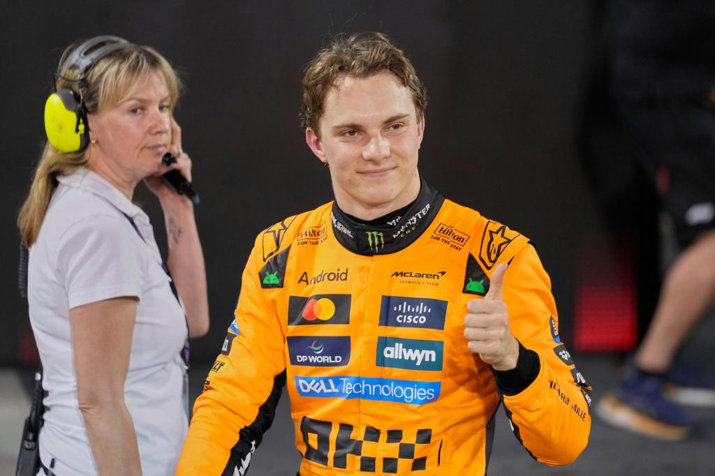 Mit Coolness auf die Pole: McLaren-Pilot Oscar Piastri. - Foto: Darko Bandic/AP/dpa