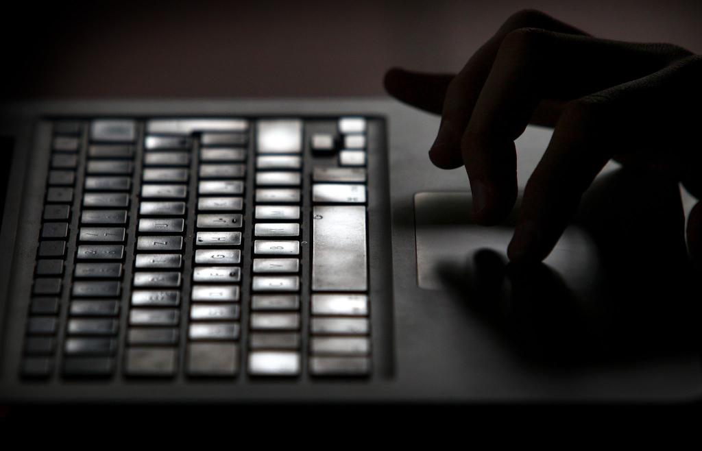  Das Bundesamt für Verfassungsschutz warnt vor der Gefahr, die von den Schadprogrammen «Moonshine» und «BadBazaar» ausgeht. (Archivfoto) - Foto: Karl-Josef Hildenbrand/dpa
