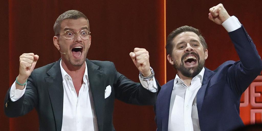 Joko Winterscheidt (l) und Klaas Heufer-Umlauf sind ein Erfolgs-Gespann. (Archivbild) - Foto: Daniel Karmann/dpa