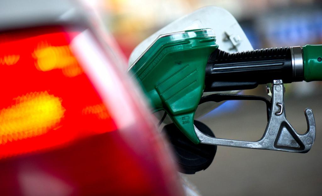 Diesel ist derzeit in Bayern am teuersten, Benzin in Sachsen. (Archivbild) - Foto: Arno Burgi/dpa