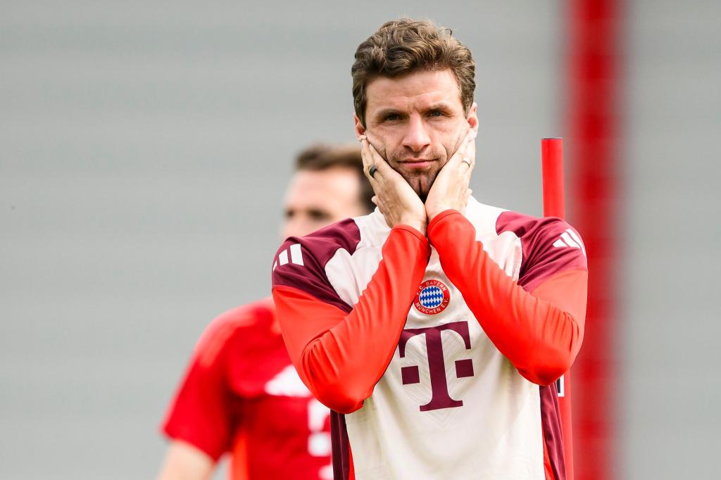 Thomas Müller beim Warm-up für sein 163. Champions-League-Spiel. - Foto: Tom Weller/dpa