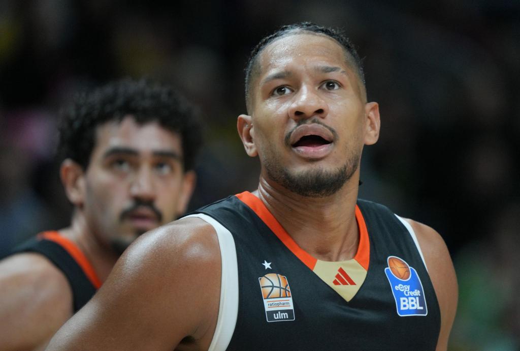 Der Ulmer Basketballer Karim Jallow ist rückwirkend von Januar 2024 bis Januar 2025 gesperrt worden. - Foto: Soeren Stache/dpa