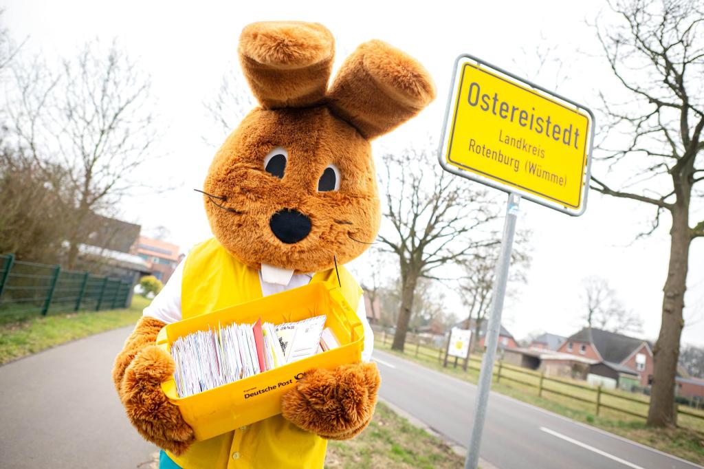 «Hanni Hase» beantwortete Briefe von Kindern aus 35 Ländern. (Archivbild) - Foto: Sina Schuldt/dpa