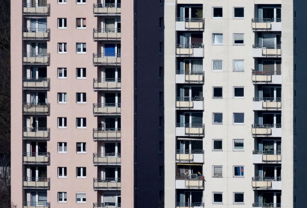 Vor allem in Großstädten ist es schwierig, bezahlbare Wohnungen zu finden. (Archivbild) - Foto: Marijan Murat/dpa