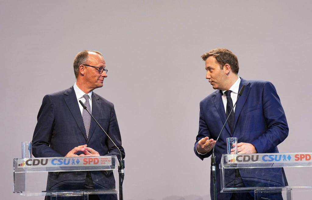 CDU-Chef Merz und SPD-Chef Klingbeil schließen Steuererhöhungen nicht für immer aus. (Archivbild) - Foto: Michael Kappeler/dpa