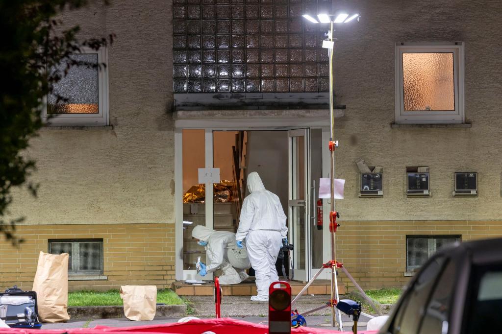 Die Spurensicherung am Tatort konnte am Sonntag weitgehend abgeschlossen werden. - Foto: Helmut Fricke/dpa
