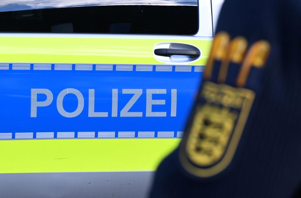Der 13-Jährige war dem Sprecher zufolge mit seinen Erziehungsberechtigten in einer Reisegruppe unterwegs. (Symbolbild) - Foto: Bernd Weißbrod/dpa