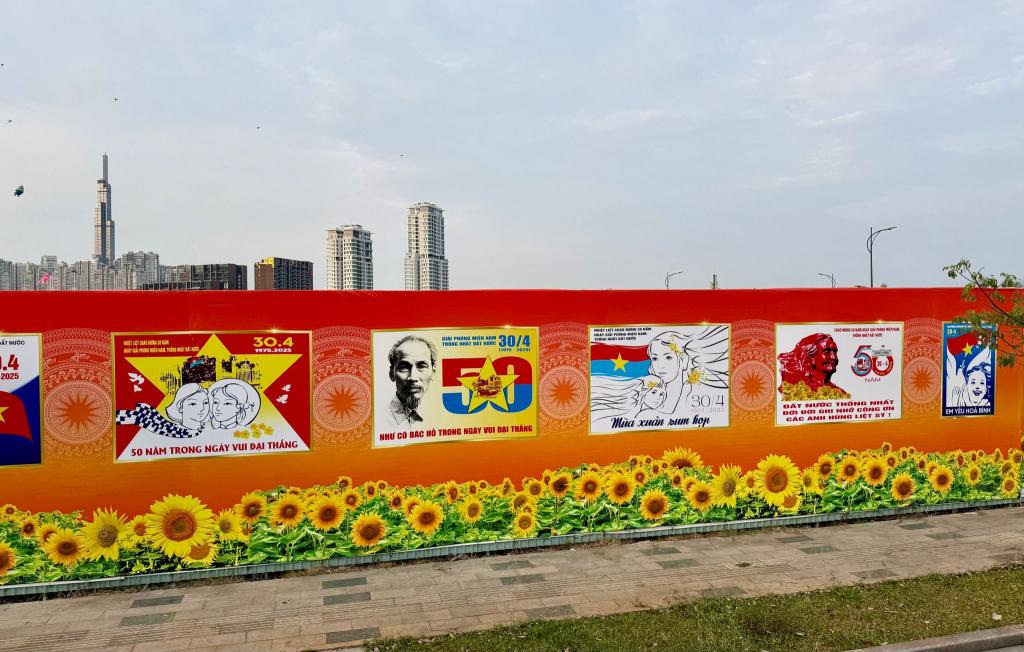 Ganz Ho-Chi-Minh-Stadt wird gerade mit Plakaten zum Jahrestag gepflastert. - Foto: Carola Frentzen/dpa