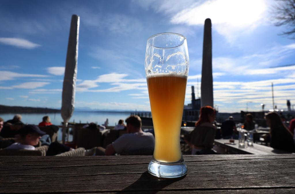 Der schwindende Bierkonsum macht den Brauereien zu schaffen. (Symbolbild) - Foto: Karl-Josef Hildenbrand/dpa