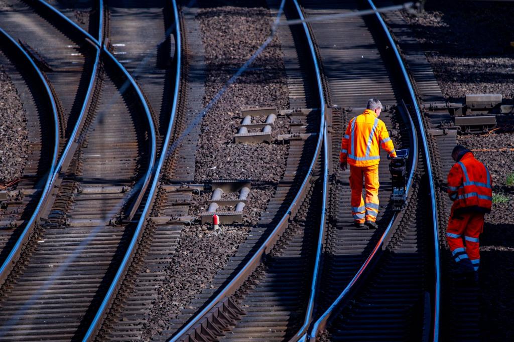 Die Bahn gleicht einer großen Baustelle. (Symbolbild) - Foto: Jens Büttner/dpa