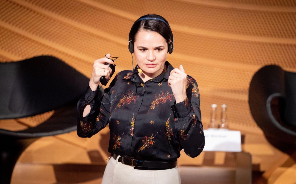 Die Oppositionsführerin Swetlana Tichanowskaja aus Belarus nahm 2020 an einer Panel-Diskussion der Deutschen Gesellschaft für Osteuropakunde in Berlin teil. (Archivfoto) - Foto: Kay Nietfeld/dpa