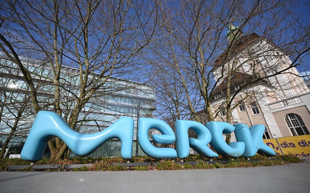 Der Pharmakonzern Merck steht vor einer Milliarden-Übernahme (Archivbild). - Foto: Arne Dedert/dpa